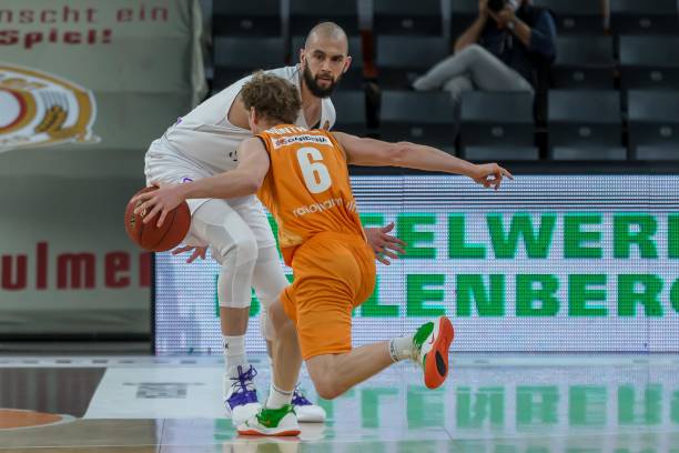 出竞争舞台 出竞争舞台